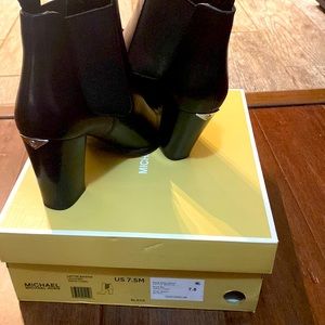 Excellent condition black 7.5 Michael kors Lottie bootie ankle boots.